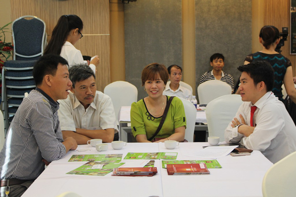 Tư vấn khách hàng các dự án trọng điểm, vị trí đắc địa, giá cả hợp lý 