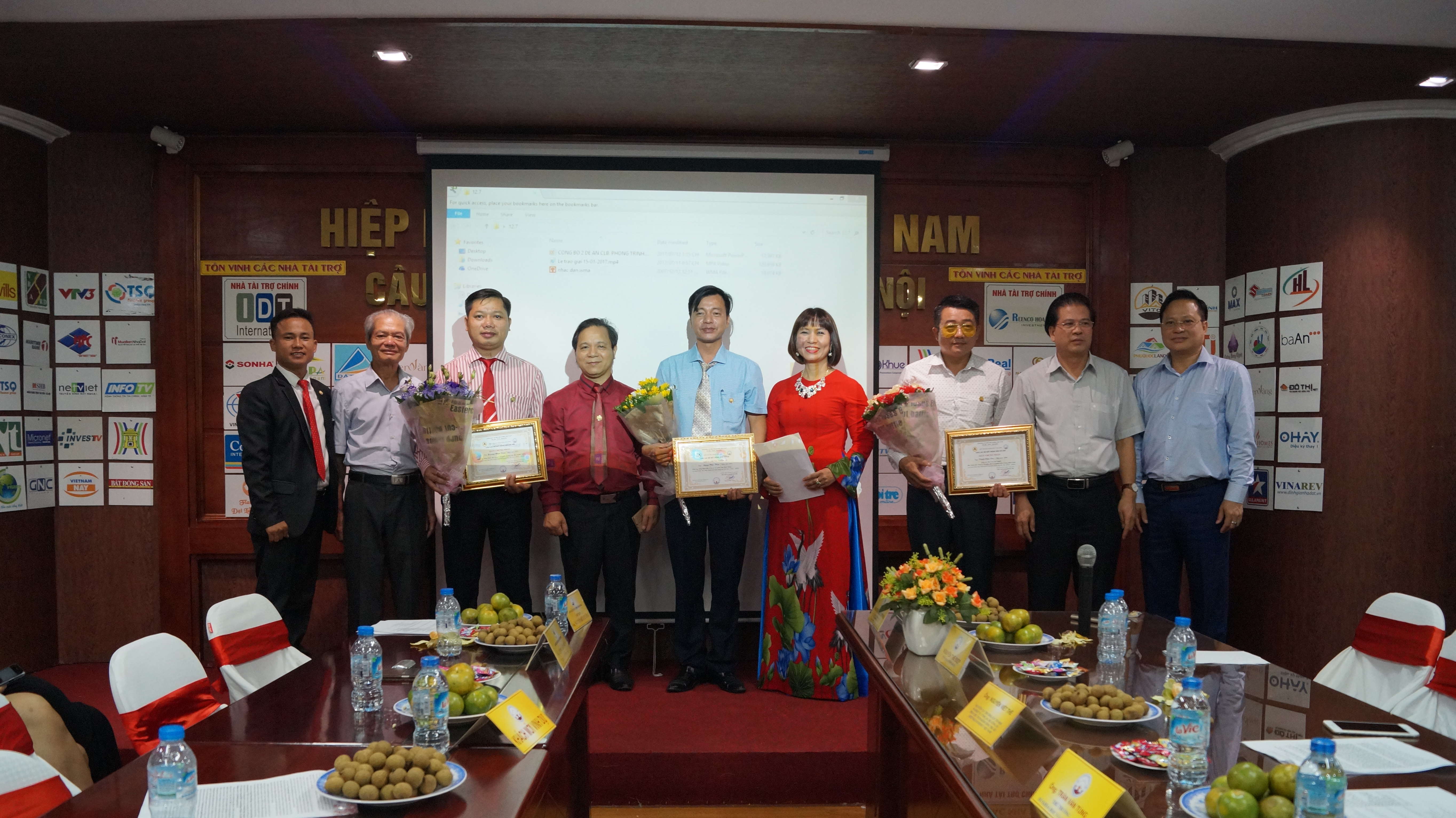 Sứ giả kết nối Lê Thị Lan Anh đã hoàn thành tốt vai trò của mình trong Lễ ra mắt 2 Đề án của CLB BĐS Hà Nội